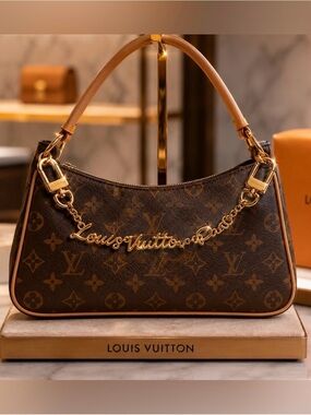 Luxury Louis Vuitton Gold Script Logo Chain bag chain- FULL INCLUSION 😍